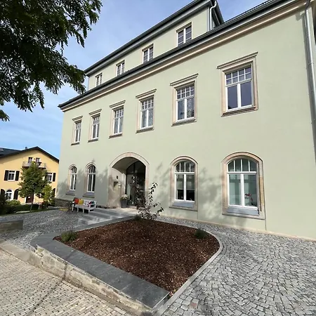 Stadtpalais Belle Etage - Historische Nahe Theater Und Soletherme Appartement